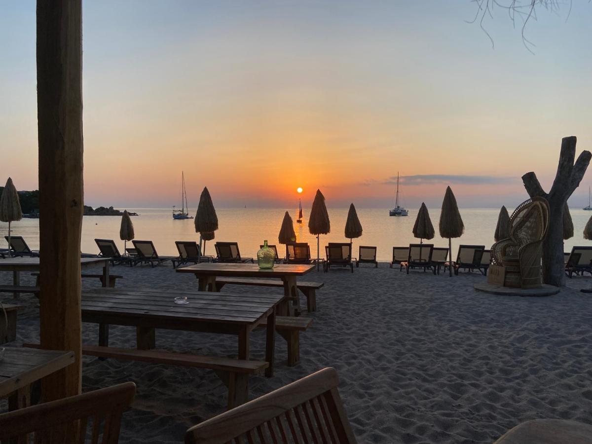 Les Lodges De La Plage U Dragulinu Sari-Solenzara Ngoại thất bức ảnh
